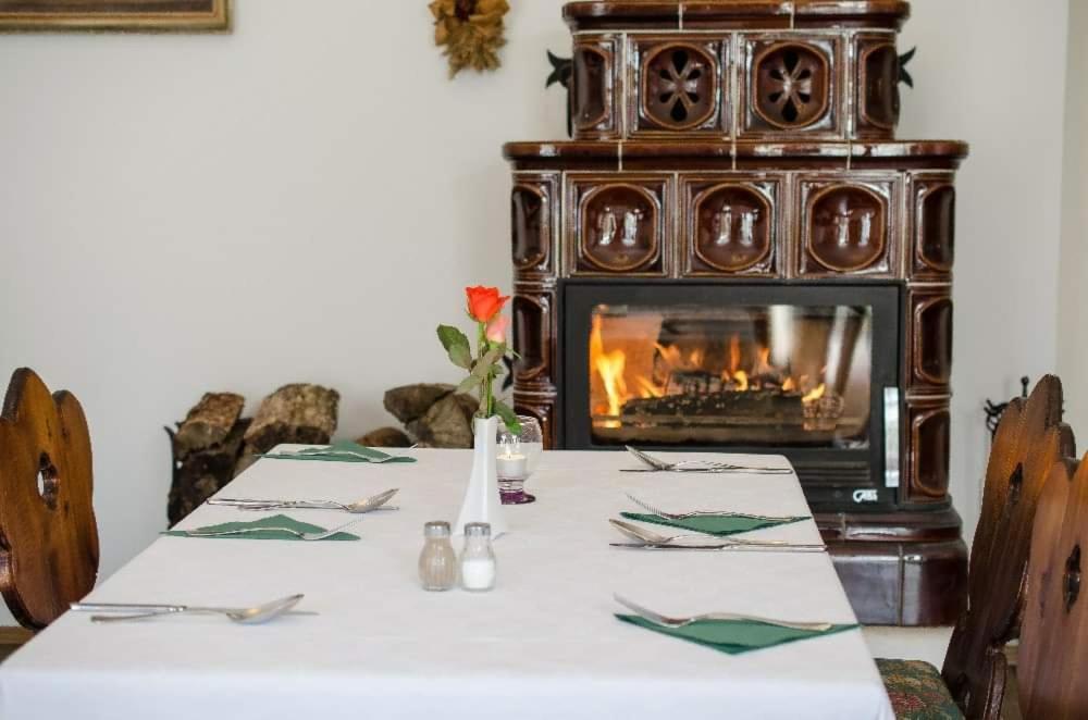 Lesni Hotel Perslak Nová Bystřice Екстериор снимка