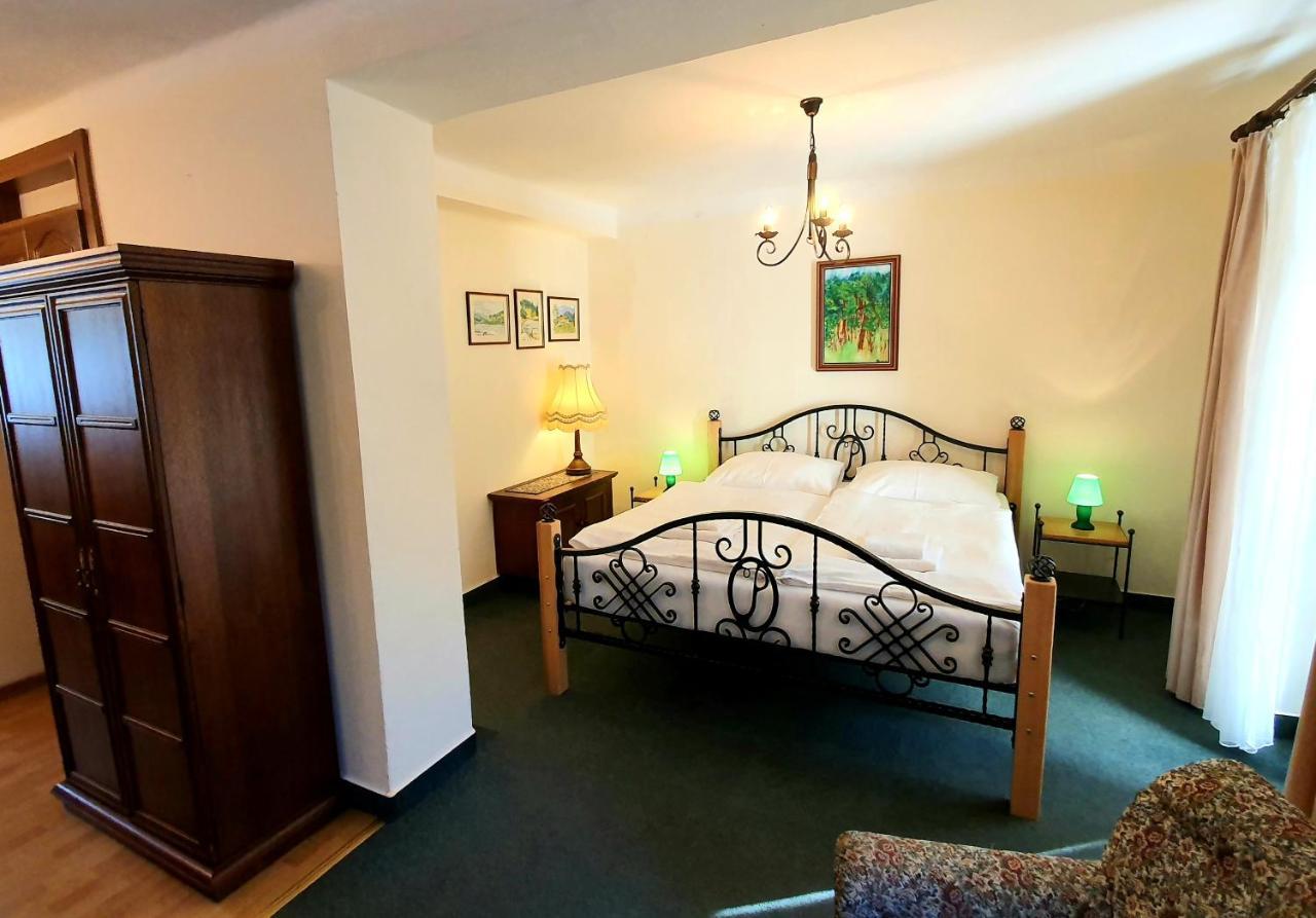 Lesni Hotel Perslak Nová Bystřice Екстериор снимка