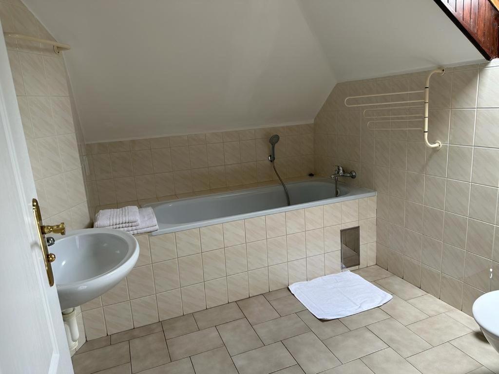 Lesni Hotel Perslak Nová Bystřice Екстериор снимка